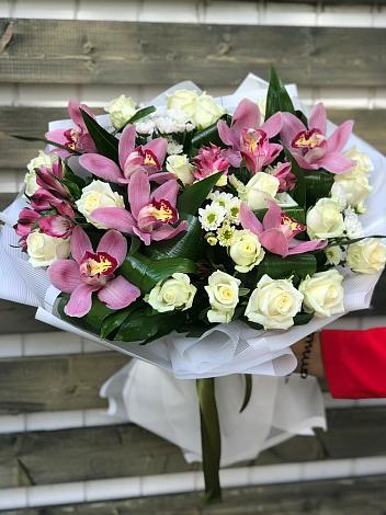 Букет цветов из: Розы и Хризантемы в Краснознаменске Калининградской области