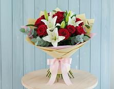 Букет цветов из:  Лилии и Розы в Краснознаменске Калининградской области