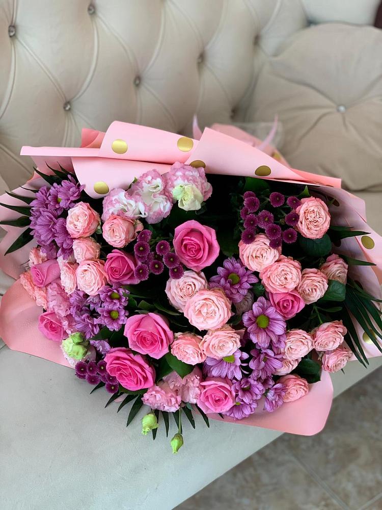 Букет цветов из: Хризантемы, Розы и Лизиантусы в Краснознаменске Калининградской области