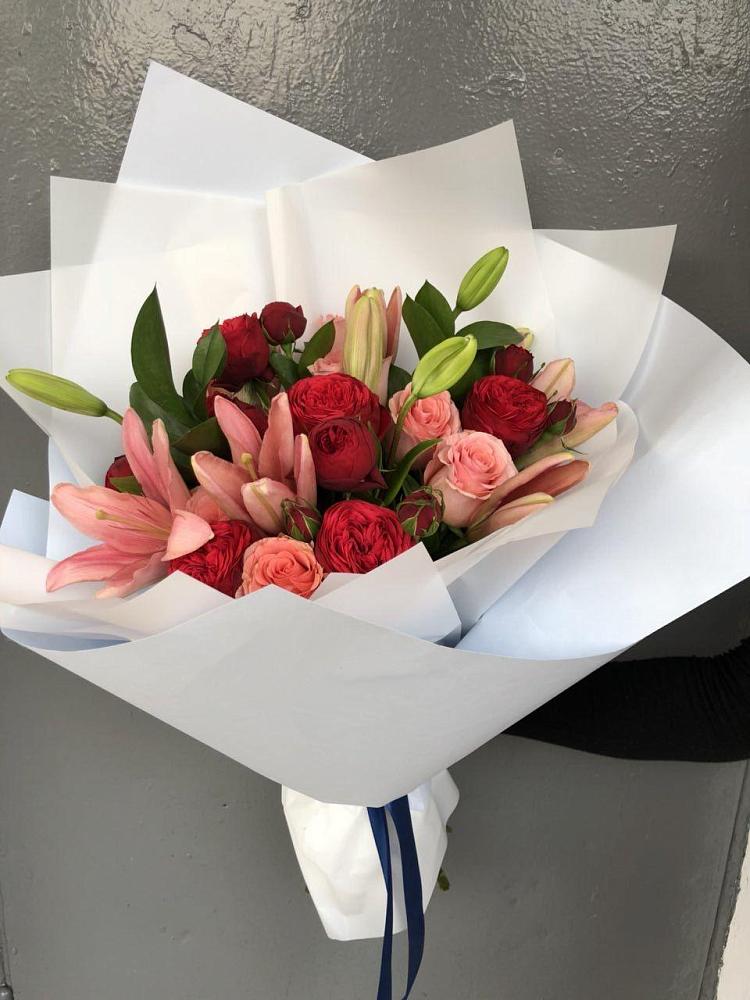 Букет цветов из: Лилии и Розы в Краснознаменске Калининградской области