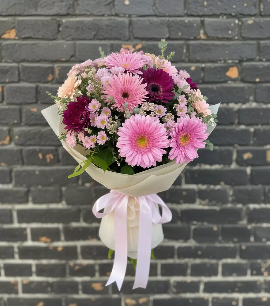 Букет цветов из: Герберы и Хризантемы в Краснознаменске Калининградской области