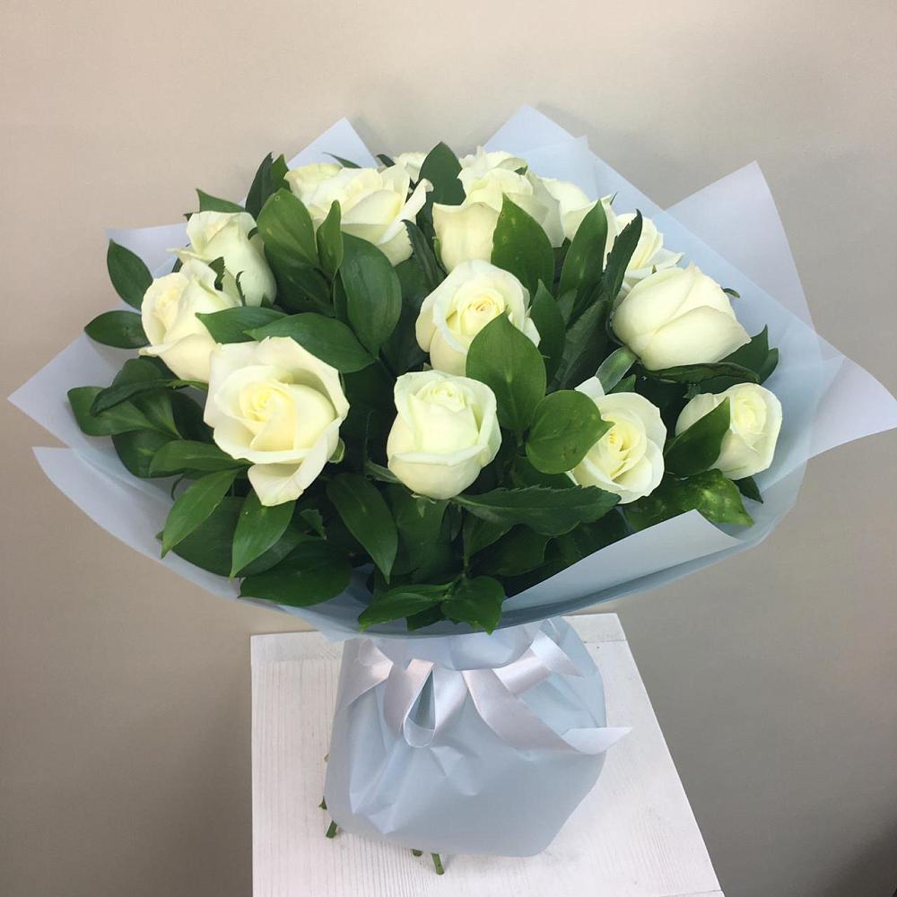 Букет 15 Белых роз Проуд в Краснознаменске Калининградской области