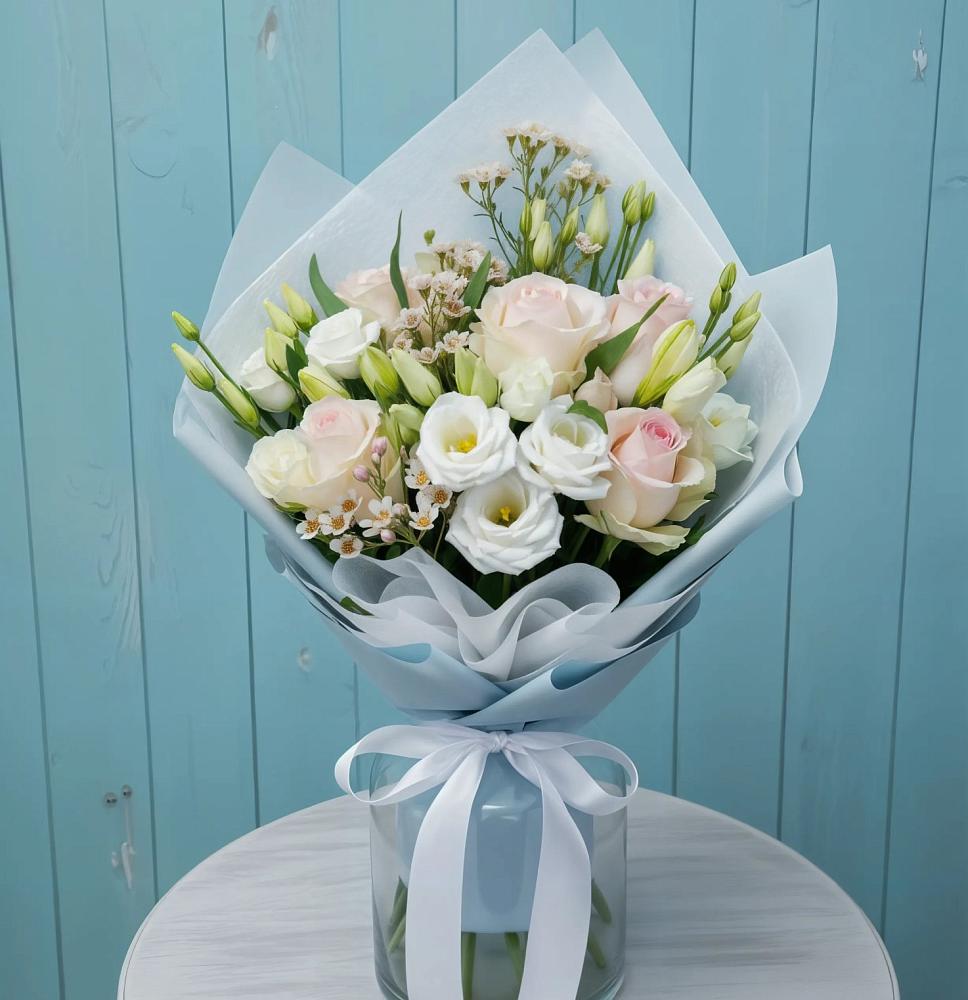 Букет цветов из: Розы и Лизиантусы в Краснознаменске Калининградской области