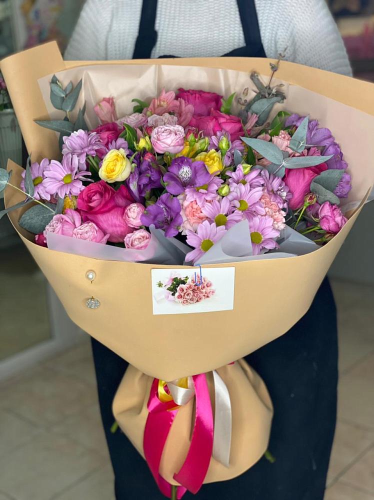 Букет цветов из: Хризантемы, Гвоздики и Альстромерии в Краснознаменске Калининградской области