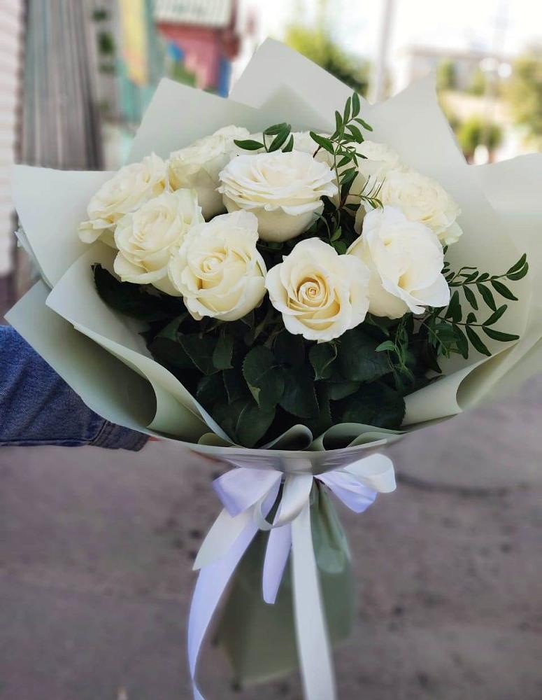 Букет Белые розы Проуд в Краснознаменске Калининградской области