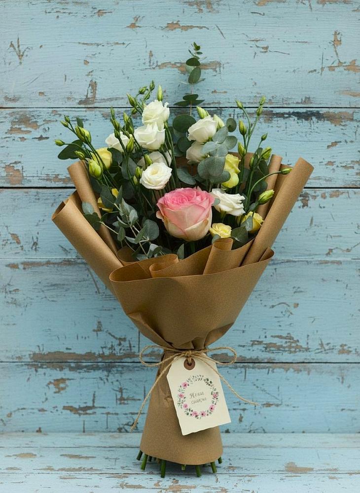 Букет цветов из: Розы и Лизиантусы в Краснознаменске Калининградской области