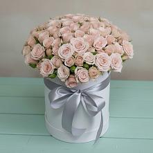 Цветочная композиция из Розы в шляпной коробке в Краснознаменске Калининградской области