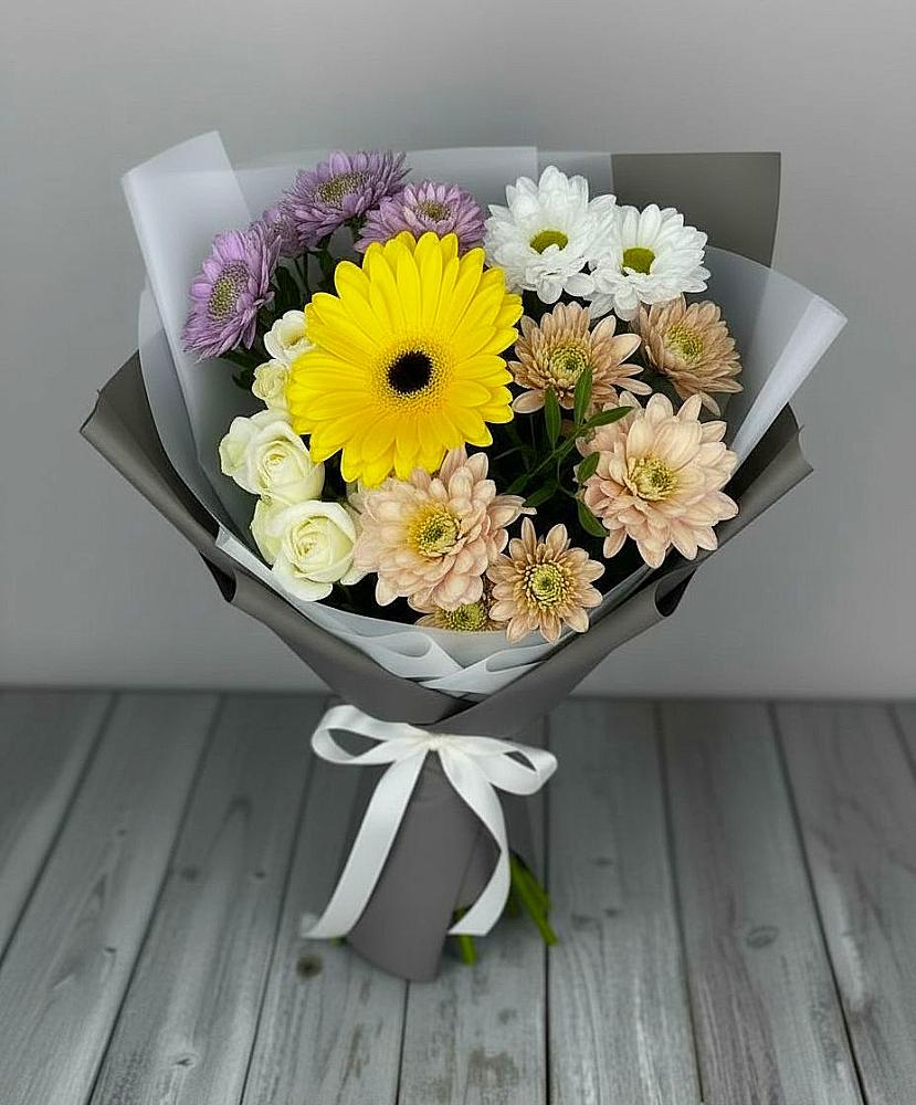 Букет цветов из: Розы, Герберы и Хризантемы в Краснознаменске Калининградской области