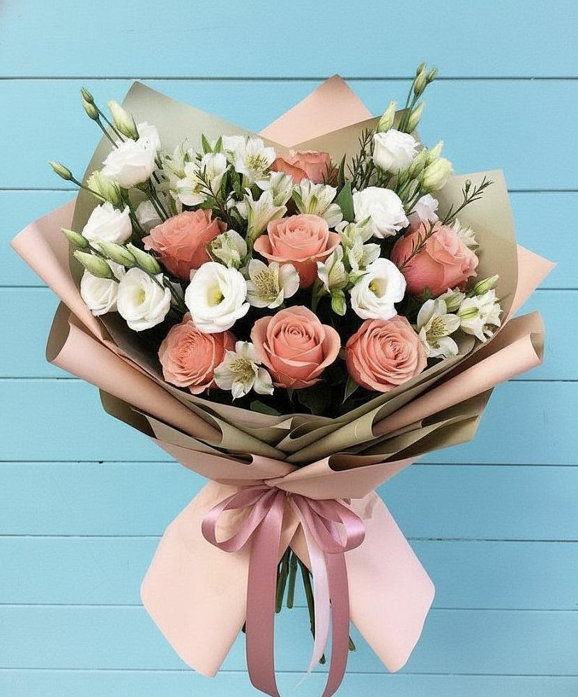 Букет цветов из: Розы, Альстромерии и Лизиантусы в Краснознаменске Калининградской области