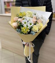 Букет цветов из:  Альстромерии, Розы и Хризантемы в Краснознаменске Калининградской области
