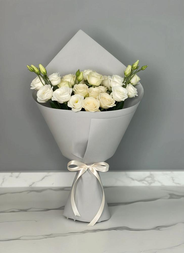 Букет цветов из: Розы и Лизиантусы в Краснознаменске Калининградской области