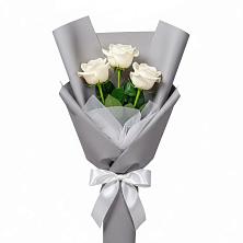Букет 3 белые розы в Краснознаменске Калининградской области