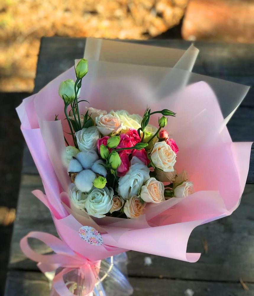 Букет цветов из: Розы и Лизиантусы в Краснознаменске Калининградской области