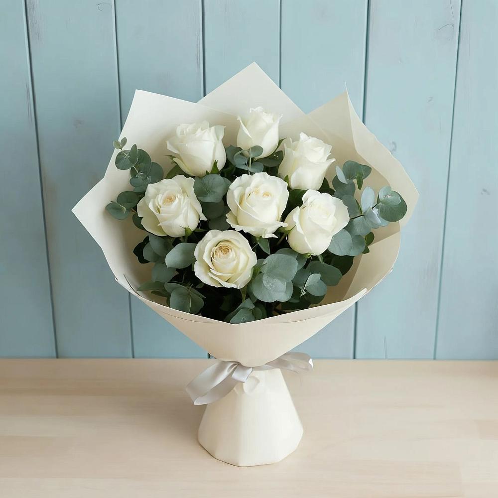 Букет Белые розы в Эвкалипте в Краснознаменске Калининградской области