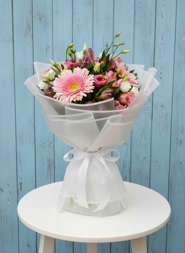 Букет цветов из: Герберы, Альстромерии и Лизиантусы в Краснознаменске Калининградской области