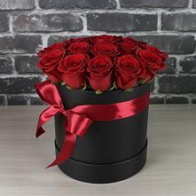 Цветочная композиция из Розы в шляпной коробке в Краснознаменске Калининградской области