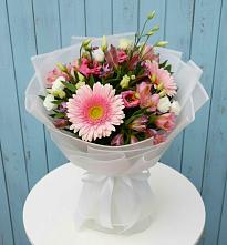 Букет цветов из:  Герберы, Альстромерии и Лизиантусы в Краснознаменске Калининградской области