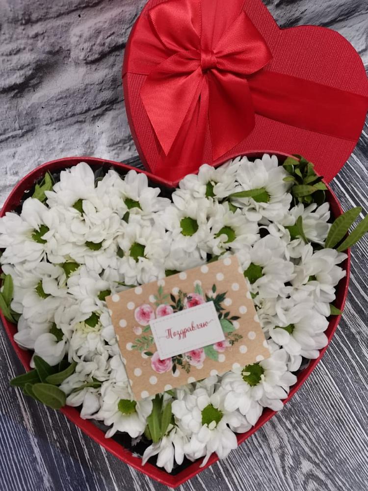 Цветочная композиция из Хризантемы в виде сердца в Краснознаменске Калининградской области