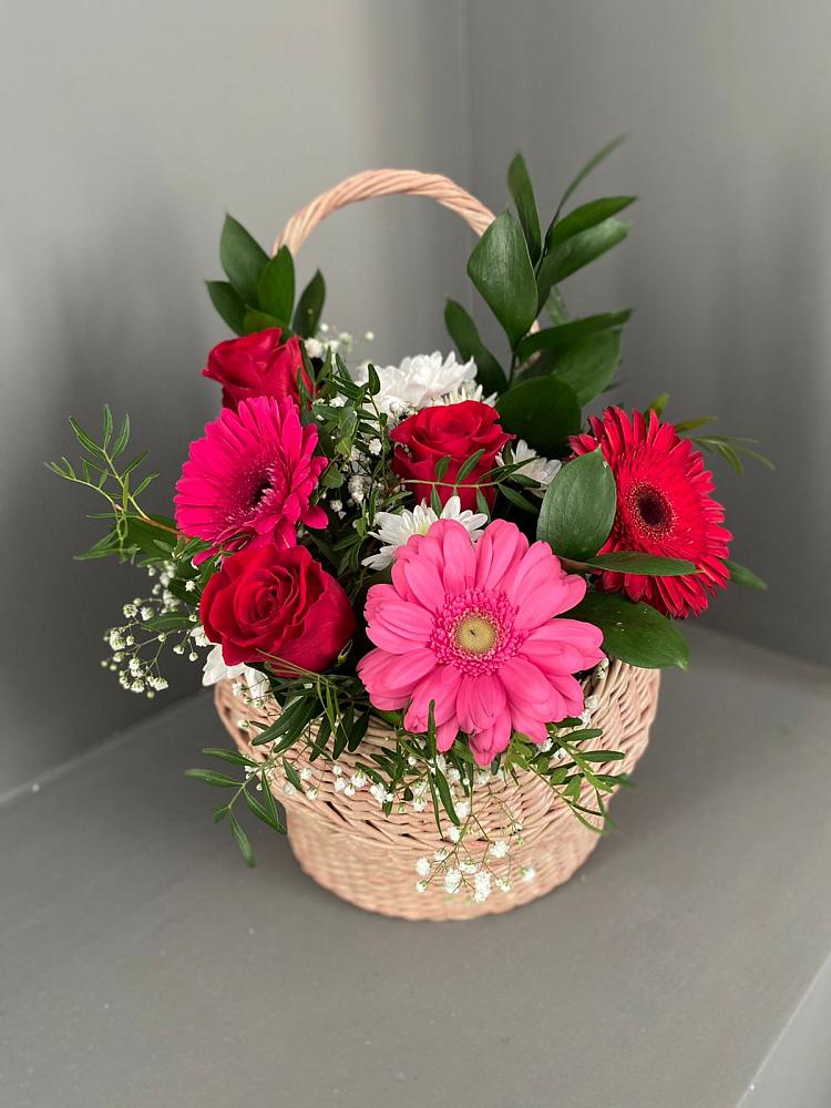 Цветочная композиция из Розы, Хризантемы и Герберы в корзине в Краснознаменске Калининградской области