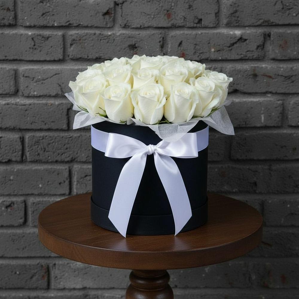 Цветочная композиция из Розы в шляпной коробке в Краснознаменске Калининградской области