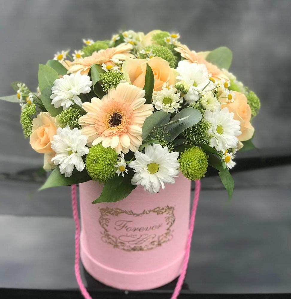 Цветочная композиция из Розы, Герберы и Хризантемы в шляпной коробке в Краснознаменске Калининградской области