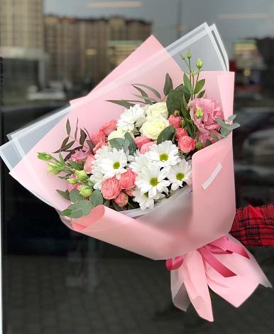 Букет цветов из: Розы, Лизиантусы и Хризантемы в Краснознаменске Калининградской области