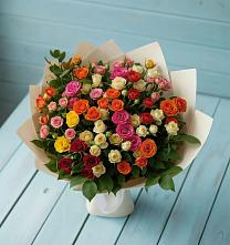 Букет Микс из разноцветных кустовых роз в Краснознаменске Калининградской области