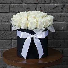 Цветочная композиция из Розы в шляпной коробке в Краснознаменске Калининградской области