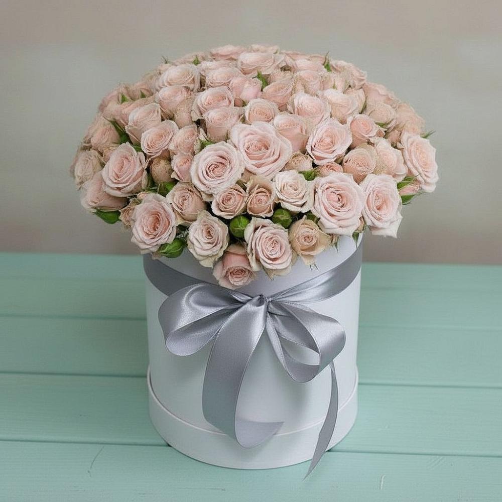 Цветочная композиция из Розы в шляпной коробке в Краснознаменске Калининградской области